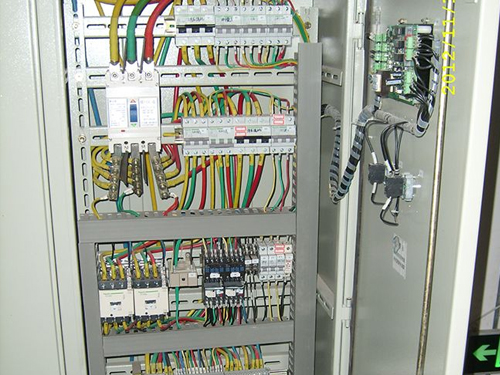 冬季來臨，煙臺(tái)電力安裝要注意什么